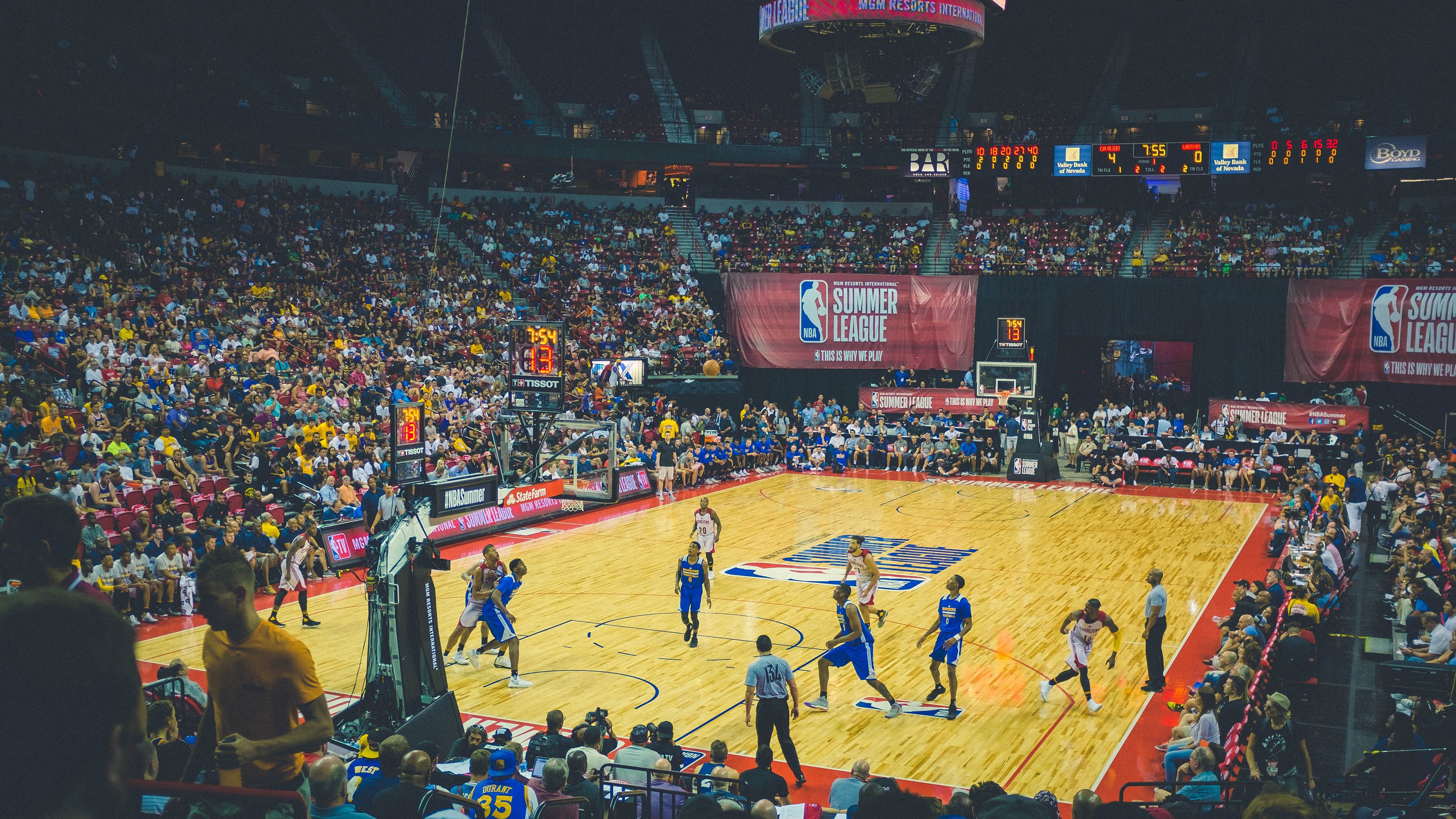 刘语熙一袭白衣惊艳亮相男篮世界杯抽签盛典 东方神韵点亮巴厘岛红毯